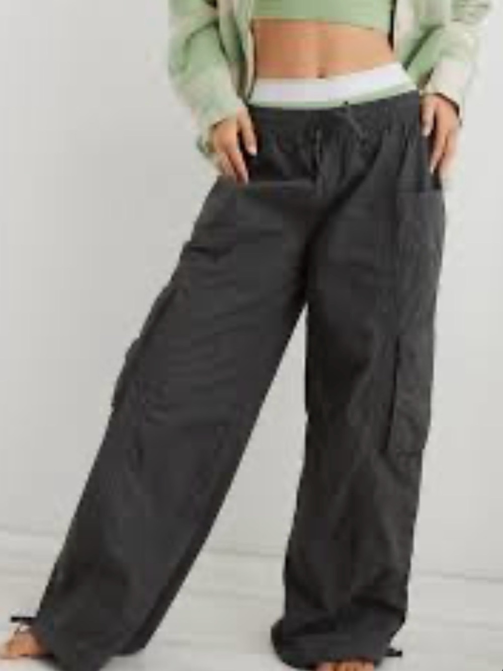 Aerie Women's Avenue Baggy Cargo Pants - Size Large
